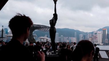 Hong Kong, Çin, 22 Mart 2019: yavaş hareket, Avenue yıldız turist ziyaret. Yıldız Avenue Hong Kong Victoria Limanı bulunmaktadır. Ve 2019 yılında yeniden aç