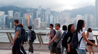 Hong Kong, Çin, 22 Mart 2019: yavaş hareket, Avenue yıldız turist ziyaret. Yıldız Avenue Hong Kong Victoria Limanı bulunmaktadır. Ve 2019 yılında yeniden aç