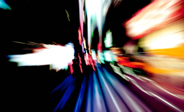 Imagem abstrata das trilhas do semáforo noturno na cidade — Fotografia de Stock