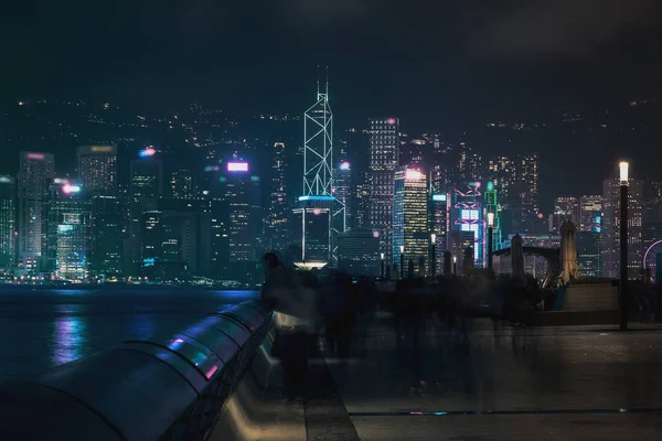 Hong Kong stadsbild nattetid. Victoria Harbor av Hong Kong city — Stockfoto