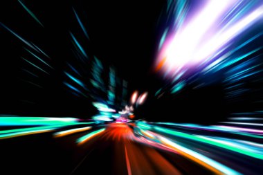 Şehirdeki gece trafiği ışıklarının soyut görüntüsü