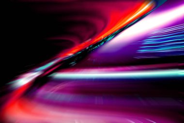 Şehirdeki gece trafiği ışıklarının soyut görüntüsü