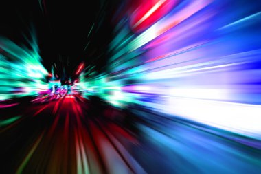 Şehirdeki gece trafiği ışıklarının soyut görüntüsü