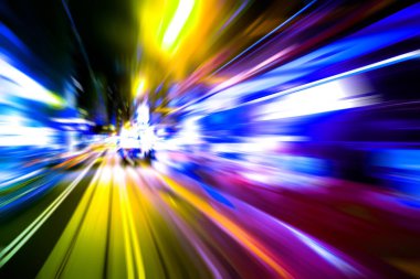 Şehirdeki gece trafiği ışıklarının soyut görüntüsü