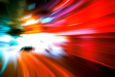 Şehirdeki gece trafiği ışıklarının soyut görüntüsü