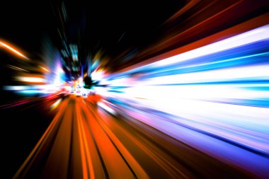 Şehirdeki gece trafiği ışıklarının soyut görüntüsü