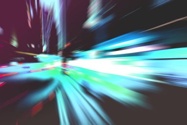 Şehirdeki gece trafiği ışıklarının soyut görüntüsü