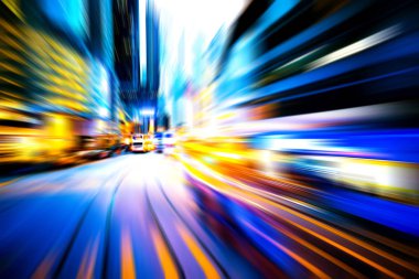 Şehirdeki gece trafiği ışıklarının soyut görüntüsü