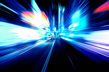 Şehirdeki gece trafiği ışıklarının soyut görüntüsü