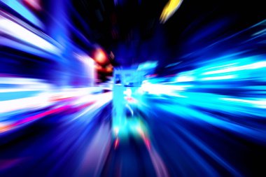Şehirdeki gece trafiği ışıklarının soyut görüntüsü