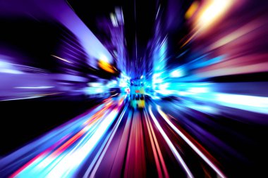 Şehirdeki gece trafiği ışıklarının soyut görüntüsü