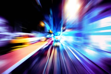 Şehirdeki gece trafiği ışıklarının soyut görüntüsü