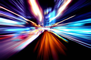 Şehirdeki gece trafiği ışıklarının soyut görüntüsü