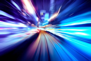 Şehirdeki gece trafiği ışıklarının soyut görüntüsü