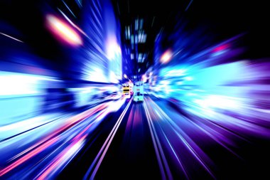 Şehirdeki gece trafiği ışıklarının soyut görüntüsü