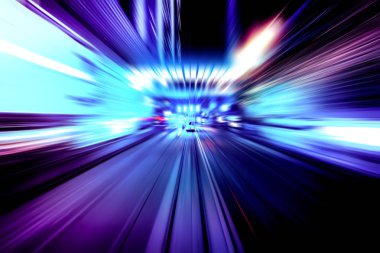 Şehirdeki gece trafiği ışıklarının soyut görüntüsü