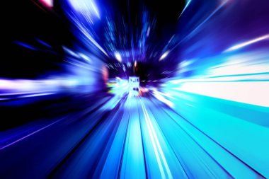 Şehirdeki gece trafiği ışıklarının soyut görüntüsü