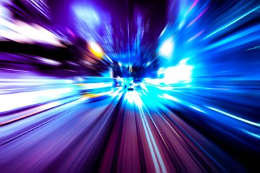 Şehirdeki gece trafiği ışıklarının soyut görüntüsü