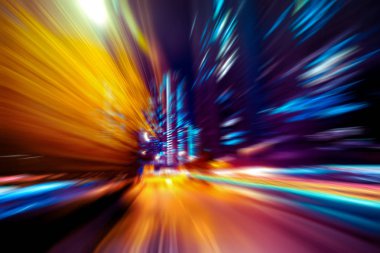 Şehirdeki gece trafiği ışıklarının soyut görüntüsü
