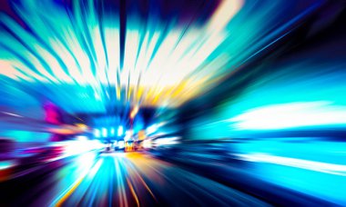 Şehirdeki gece trafiği ışıklarının soyut görüntüsü