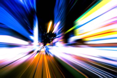 Şehirdeki gece trafiği ışıklarının soyut görüntüsü