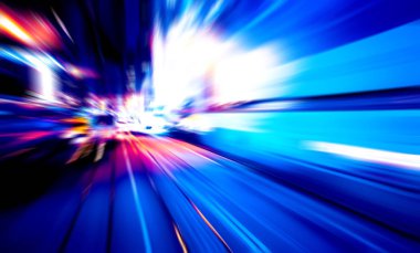 Şehirdeki gece trafiği ışıklarının soyut görüntüsü