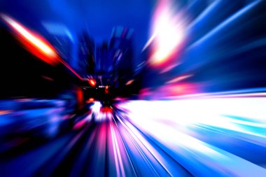 Şehirdeki gece trafiği ışıklarının soyut görüntüsü