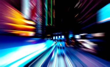 Şehirdeki gece trafiği ışıklarının soyut görüntüsü