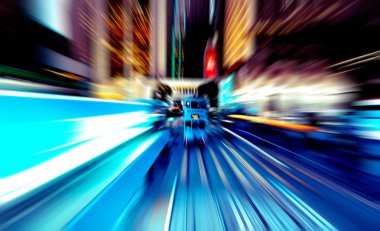 Şehirdeki gece trafiği ışıklarının soyut görüntüsü