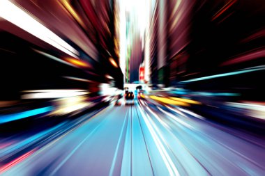 Şehirdeki gece trafiği ışıklarının soyut görüntüsü
