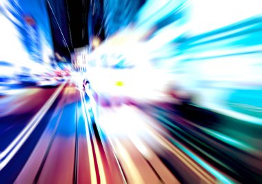 Şehirdeki gece trafiği ışıklarının soyut görüntüsü