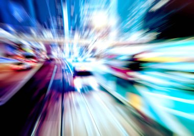 Şehirdeki gece trafiği ışıklarının soyut görüntüsü