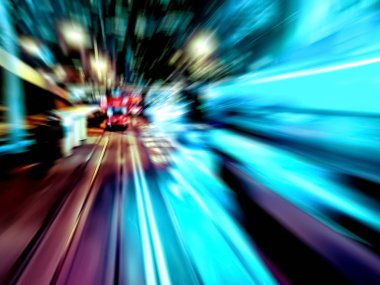 Şehirdeki gece trafiği ışıklarının soyut görüntüsü