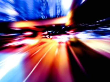 Şehirdeki gece trafiği ışıklarının soyut görüntüsü