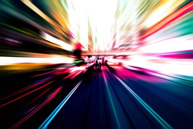 Şehirdeki gece trafiği ışıklarının soyut görüntüsü