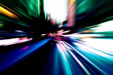 Şehirdeki gece trafiği ışıklarının soyut görüntüsü