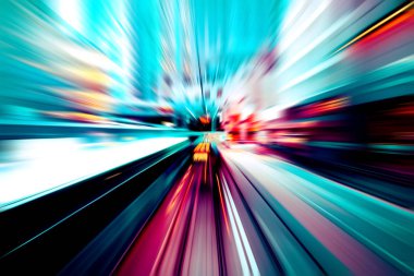 Şehirdeki gece trafiği ışıklarının soyut görüntüsü