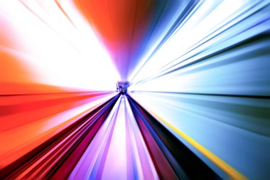 Şehirdeki gece trafiği ışıklarının soyut görüntüsü