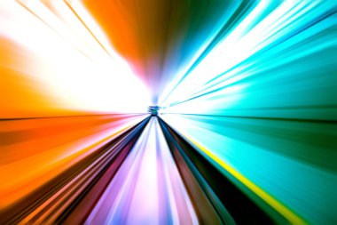 Şehirdeki gece trafiği ışıklarının soyut görüntüsü