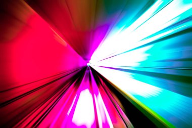 Şehirdeki gece trafiği ışıklarının soyut görüntüsü