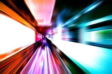 Şehirdeki gece trafiği ışıklarının soyut görüntüsü