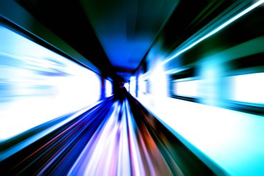 Şehirdeki gece trafiği ışıklarının soyut görüntüsü