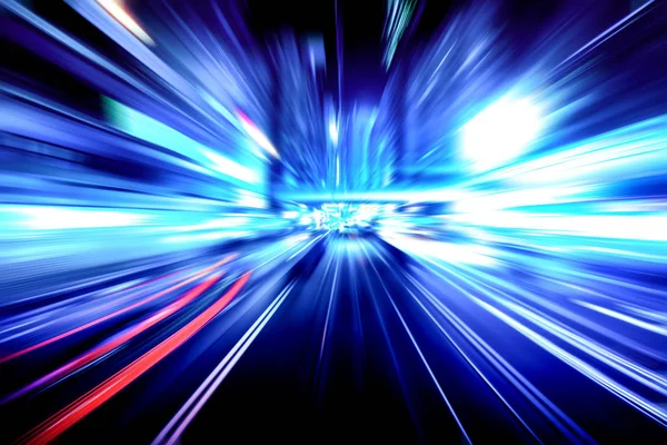 Şehirdeki gece trafiği ışıklarının soyut görüntüsü