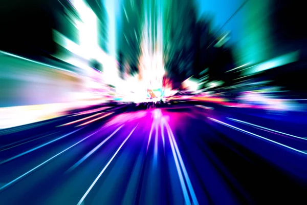 Şehirdeki gece trafiği ışıklarının soyut görüntüsü