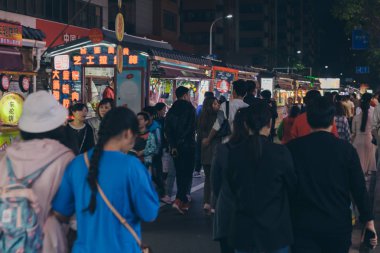 Fuzhou, Çin - 05 Nisan 2019 : Daming Lu gecesinde sokak yemekleri 