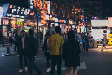 Fuzhou, Çin - 05 Nisan 2019 : Daming Lu gecesinde sokak yemekleri 