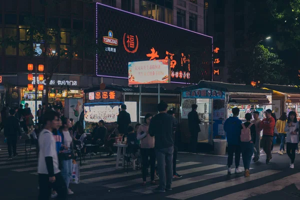 Фучжоу, Китай - 05 апреля 2019 года: Уличная еда в DaMing Lu ночь — стоковое фото