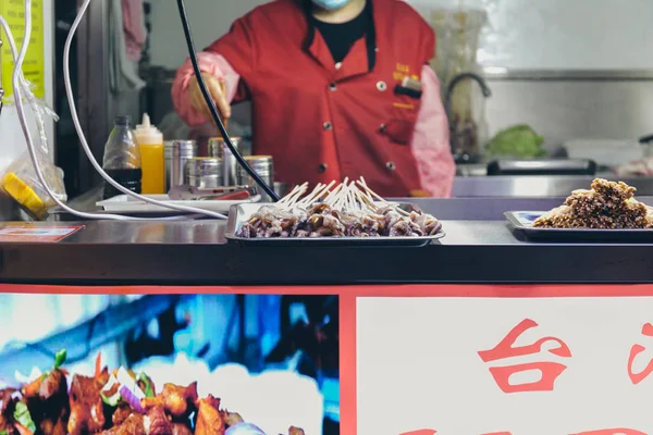 Fuzhou, China - April 05, 2019 : Street food at DaMing Lu night — Stock Photo, Image