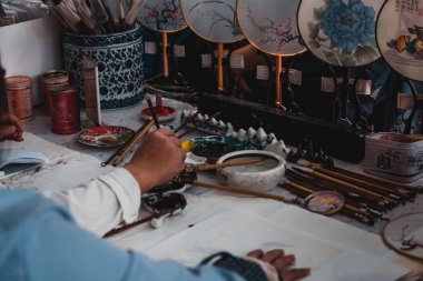 İnsanlar ünlü seyahat hedef ziyaret ve Sanfang Qixiang de Ana Cadde üzerinde yürüyüş