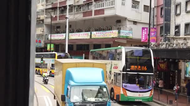 Slow Motion van het bekijken van de Hong Kong Street Scene van de dubbeldekker Tramway. — Stockvideo